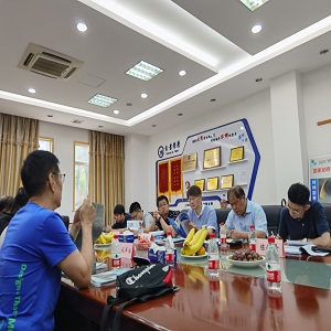 我國游泳名將孫楊完成帽子戲法